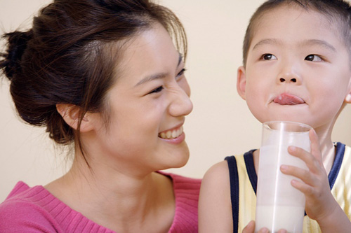 Sữa NAN có gì bên trong? Lactose, DHA, đường và ảnh hưởng đến tiêu hóa, chiều cao của bé 2 Sữa NAN có gì bên trong? Lactose, DHA, đường và ảnh hưởng đến tiêu hóa, chiều cao của bé