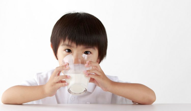 Sữa NAN có gì bên trong? Lactose, DHA, đường và ảnh hưởng đến tiêu hóa, chiều cao của bé 3 Sữa NAN có gì bên trong? Lactose, DHA, đường và ảnh hưởng đến tiêu hóa, chiều cao của bé