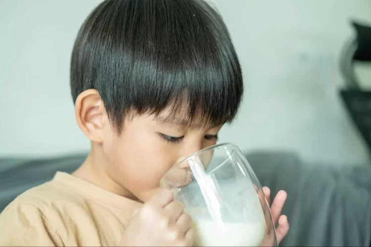 Trẻ bị ọc sữa, trớ sữa: Có nên đổi sang sữa NAN cho trẻ 0-6 tháng chống nôn trớ?
